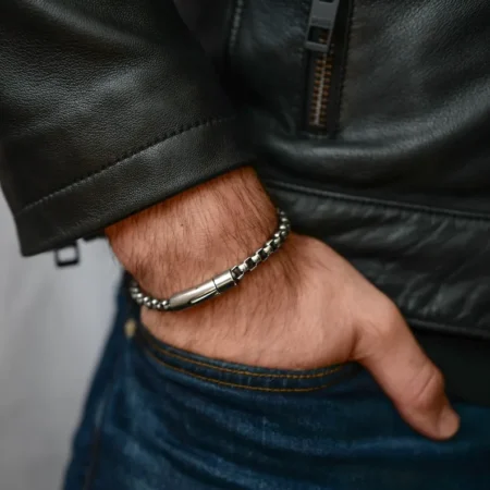 🔗 Men's Box Chain Bracelet made of durable stainless steel. This stylish 6mm round box link bracelet is perfect for any occasion and a great gift for him.