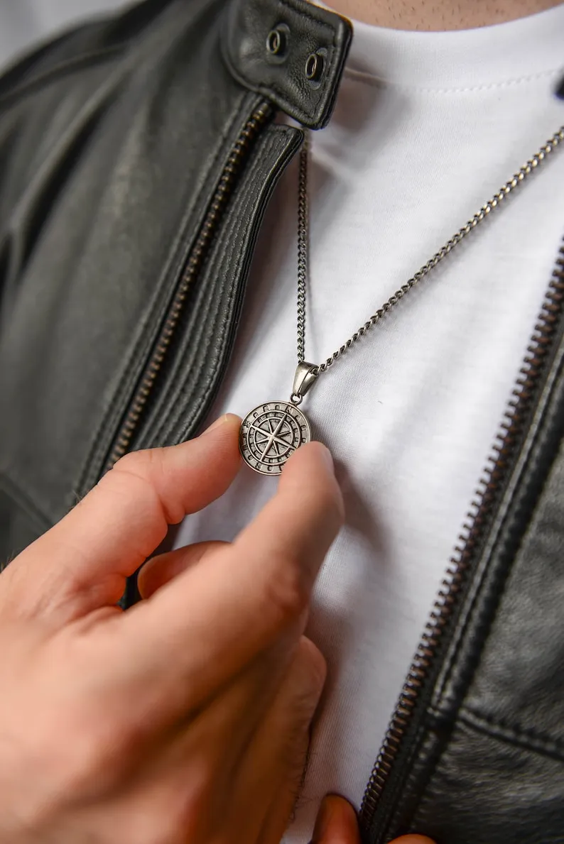 🌟 Men's North Star Compass Necklace featuring a unique compass pendant. A perfect personalized jewelry piece for the adventurous spirit.