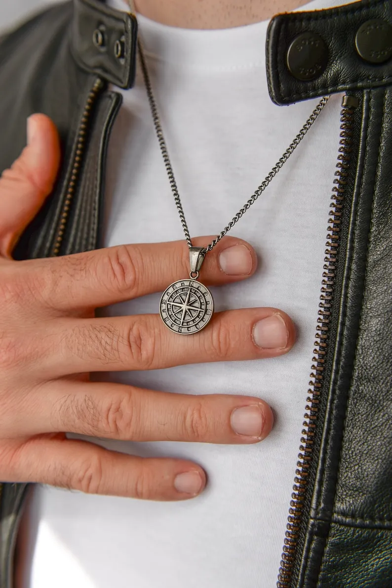 🌟 Men's North Star Compass Necklace featuring a unique compass pendant. A perfect personalized jewelry piece for the adventurous spirit.