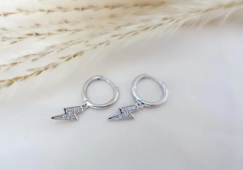 Silver Earring Set featuring a stacking design for minimal ear stacks, ideal for multiple piercings – a perfect everyday earring and gift idea for sisters.